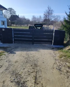 Brama dwuskrzydłowa z automatyką – gotowa realizacja Słupsk montaż napędu