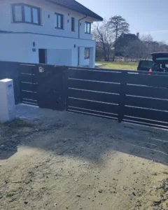 Brama i furtka z wideodomofonem oraz automatyką – kompleksowa instalacja Słupsk